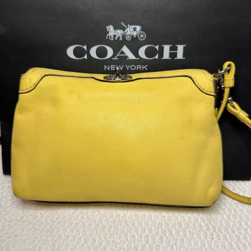 Y2K Coach Vibrant Yellow turn-lock wristlet - Picture 3 of 13